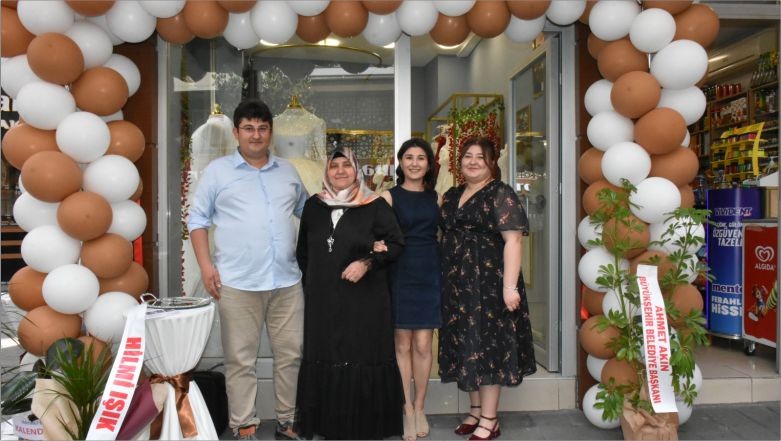 Gelinlik Hayali Balıkesir'de Tasarımlarla Gerçeğe Dönüşüyor