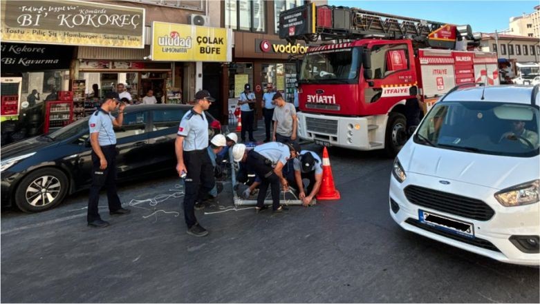 Balıkesir'de Elektrik Direği Faciasından Dönüldü