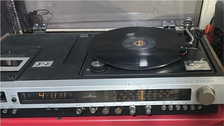 Balıkesirliler Plaktan Müzik Dinleme Geleneğini Yaşatıyor