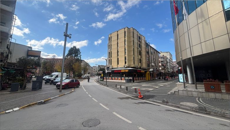 Balıkesir'in Çarşısı Sessizliğe Büründü
