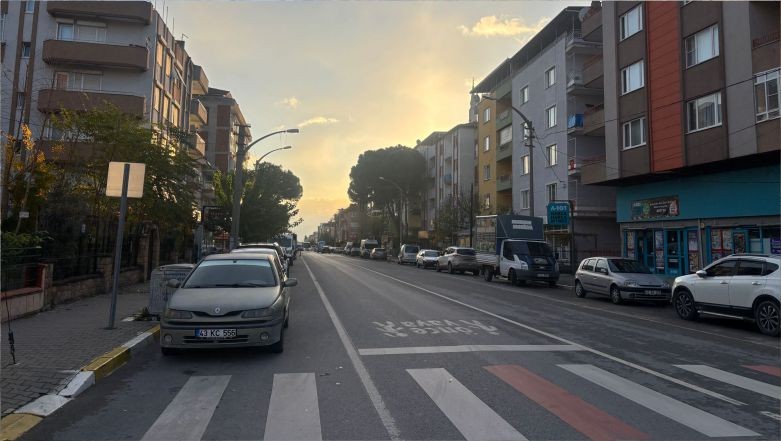Balıkesir'in Çarşısı Sessizliğe Büründü