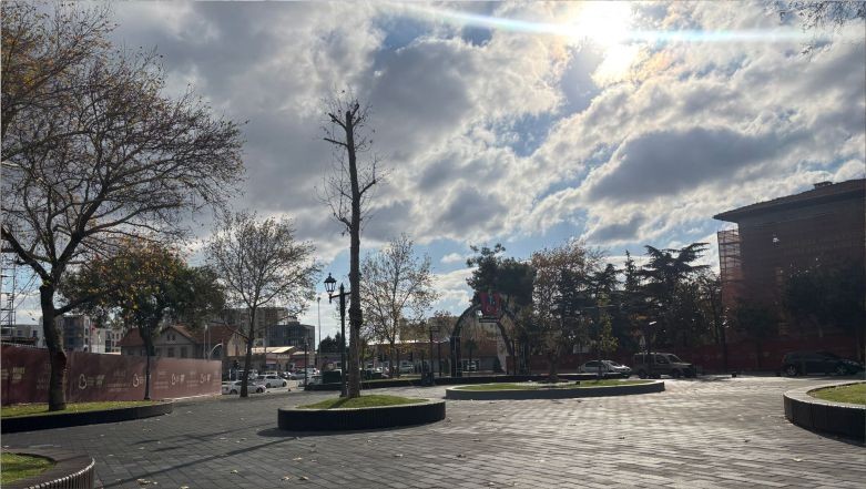 Balıkesir'in Çarşısı Sessizliğe Büründü
