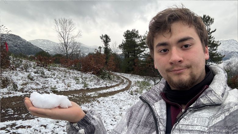 Balıkesirin Yüksek Kesimlerinde Kar Yağıyor