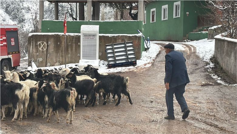 Balıkesirin Yüksek Kesimlerinde Kar Yağıyor
