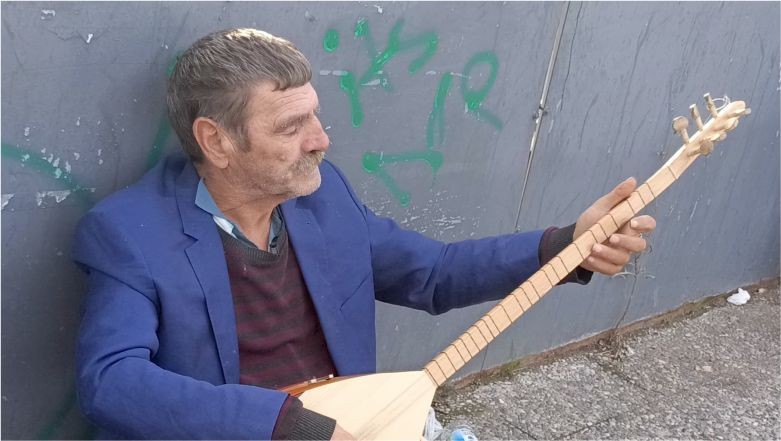 Balıkesir Üst Geçidinde Bir Saz ve 40 Yıllık Bir Hikâye!