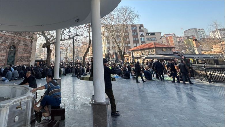 Cuma En Kalabalık Nerede Kılınıyor