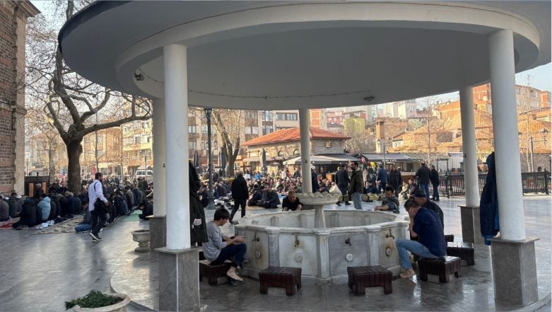 Cuma En Kalabalık Nerede Kılınıyor