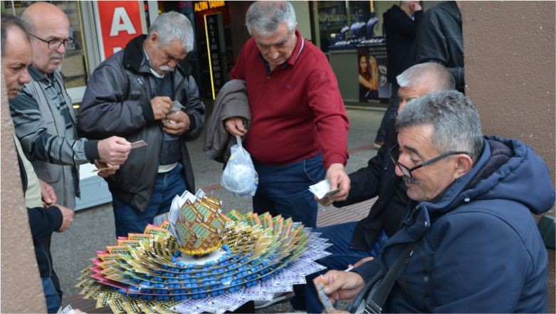 Balıkesir'de Milli Piyango ve Kazı Kazan Çılgınlığı Sürüyor