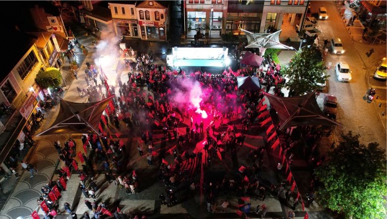 Sokaklarında Demokrasi Zaferi 
