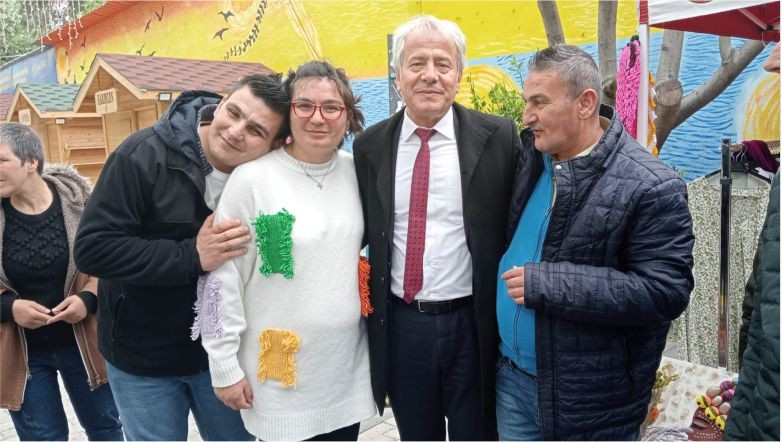 Susurluk Engelliler haftasını unutmadı . Susurluk Engellileri Koruma ve Dayanışma Derneği Engelliler Haftası kapsamında sergi açtı. Açılan sergiye Susurluk Belediye Başkanı Nurettin Güney'de katılım gösterdi.