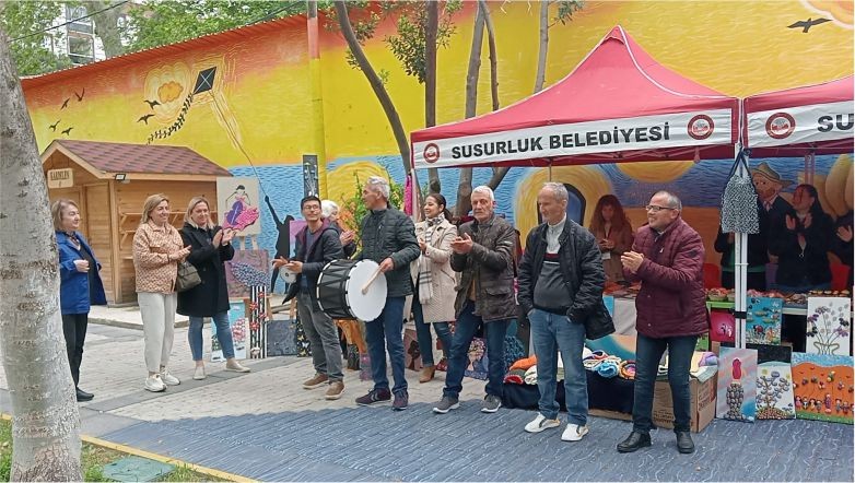 Susurluk Engelliler haftasını unutmadı . Susurluk Engellileri Koruma ve Dayanışma Derneği Engelliler Haftası kapsamında sergi açtı. Açılan sergiye Susurluk Belediye Başkanı Nurettin Güney'de katılım gösterdi.