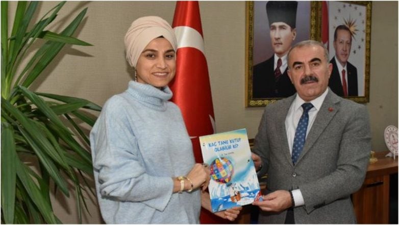 Öğretmenden İl Milli Eğitim Müdürü’ne Kitap Armağanı Öğretmenden İl Milli Eğitim Müdürü’ne Kitap Armağanı