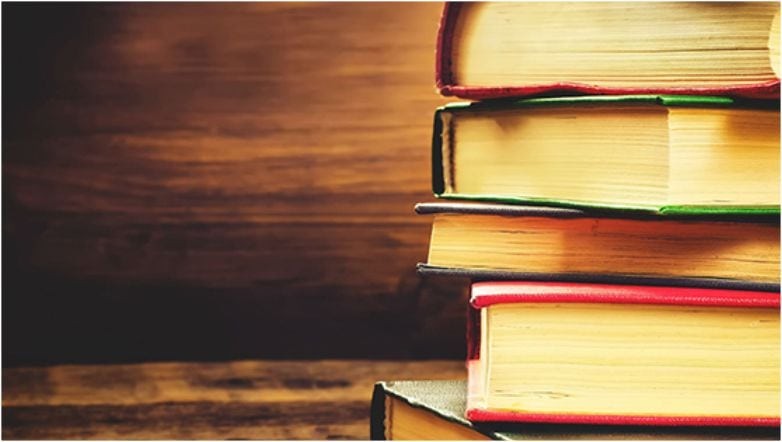 Öğretmenden İl Milli Eğitim Müdürü’ne Kitap Armağanı