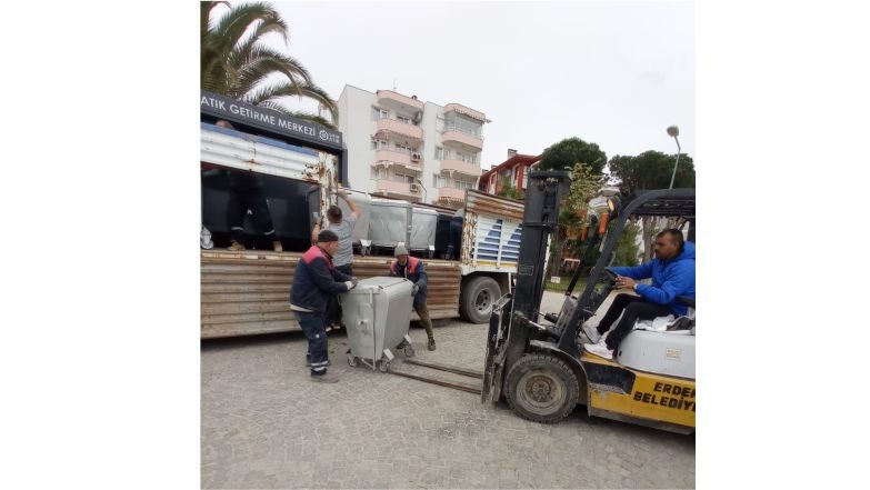 '' Sıfır Atık '' Projesi Erdek'te Balıkesir'in Erdek İlçesi'ne ''Sıfır Atık'' Projesi kapsamında mobil atık getirme merkezi kurulumu oldu.
