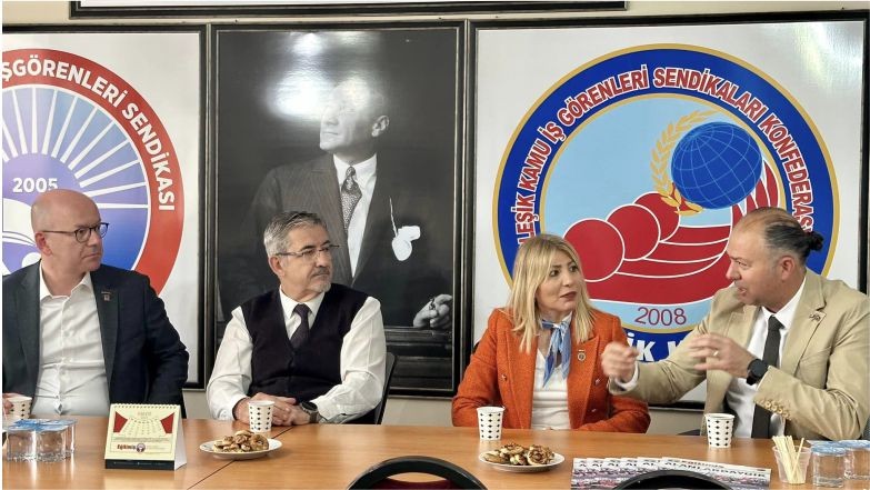 Serkan Sarı Eğitim Projelerinden Bahsetti. Cumhuriyet Halk Partisi Milletvekili Adayı Serkan Sarı Balıkesir Eğitim ve İş Sendikası'nı ziyaret etti.