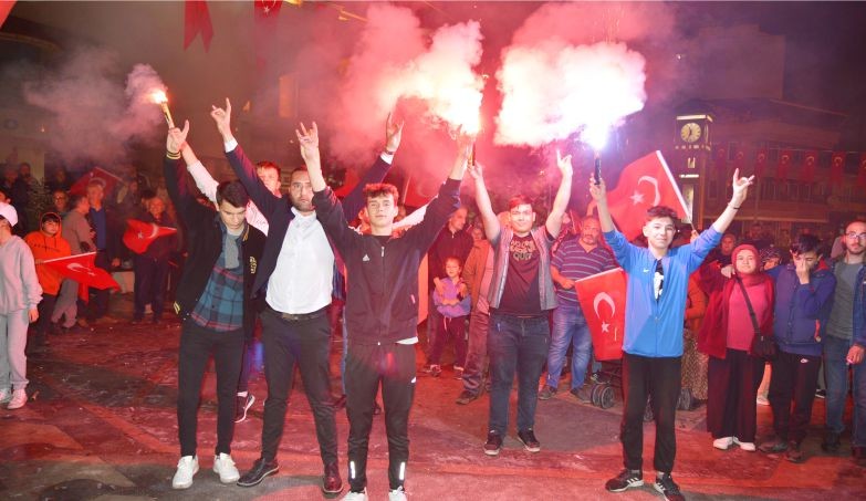 Sokaklarında Demokrasi Zaferi 