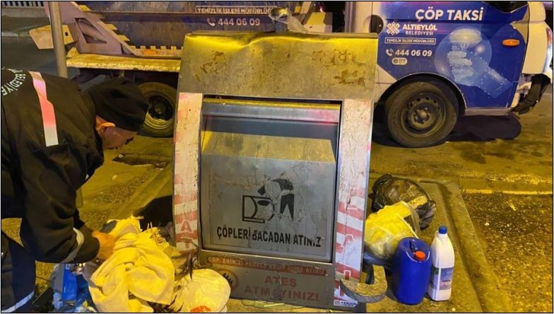 Balıkesir'in Temizlik Ekipleri Çalışmalarını Sürdürdü