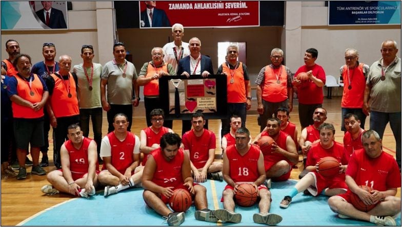 Ayvalık'ta Özel Çocuklar ve Babaları Basketbolda Buluştu