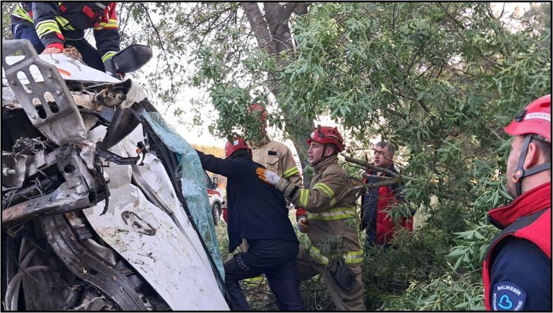 Balıkesir Yönünde Trafik Kazası: Sürücü Yaralı Olarak Kurtarıldı