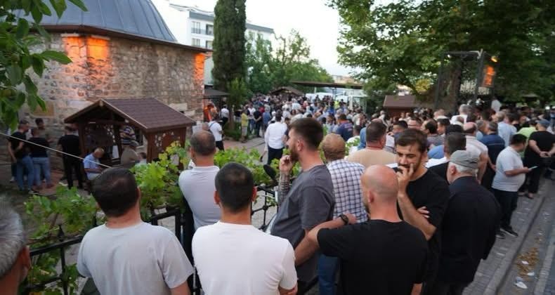 Cumhurbaşkanlığı Devreye Girdi, Türbe Bahçesine Defnedildi