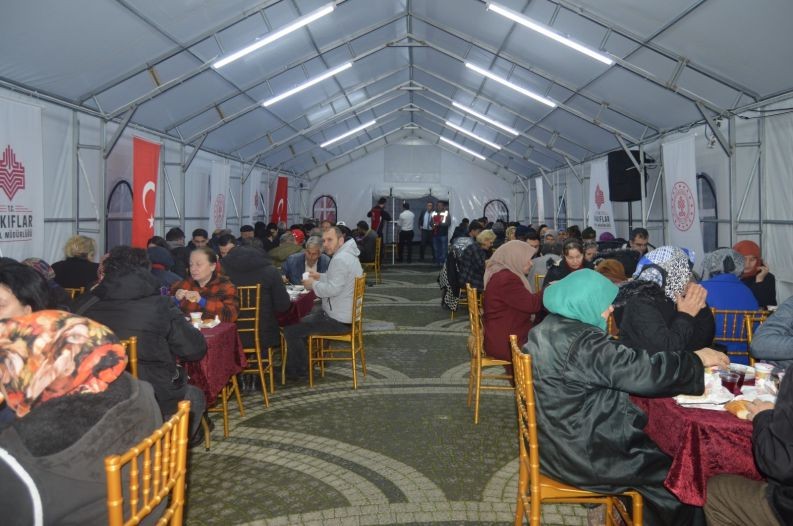 Vakıflar İftarına İlgi Gösterildi