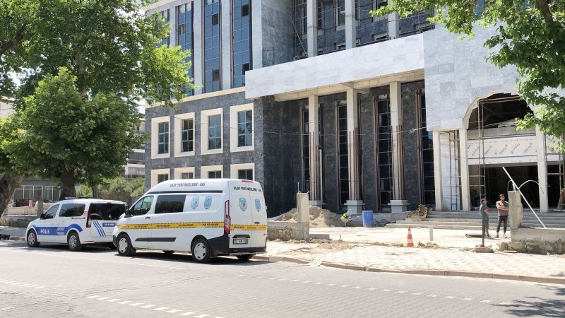 inşaattan Düşen İşçi Yara Aldı