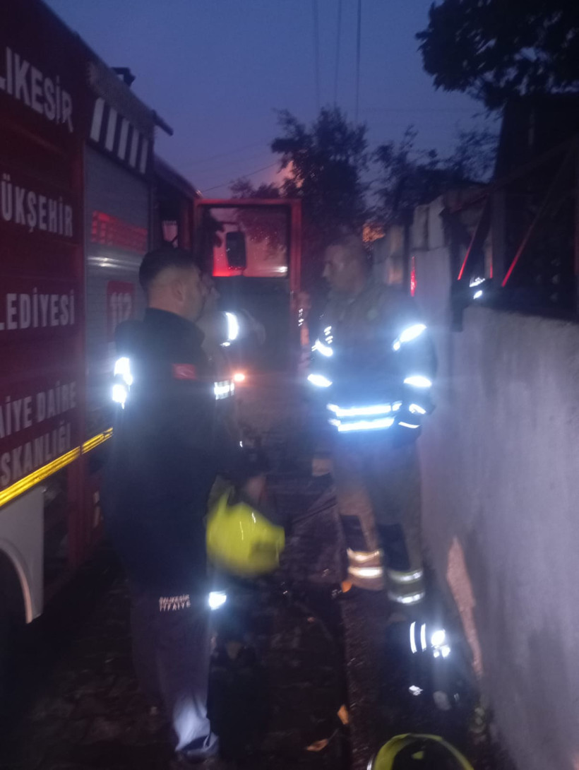 Susurluk’ta Yangın: Yaşlı Vatandaş Dumandan Etkilendi - 1. resim