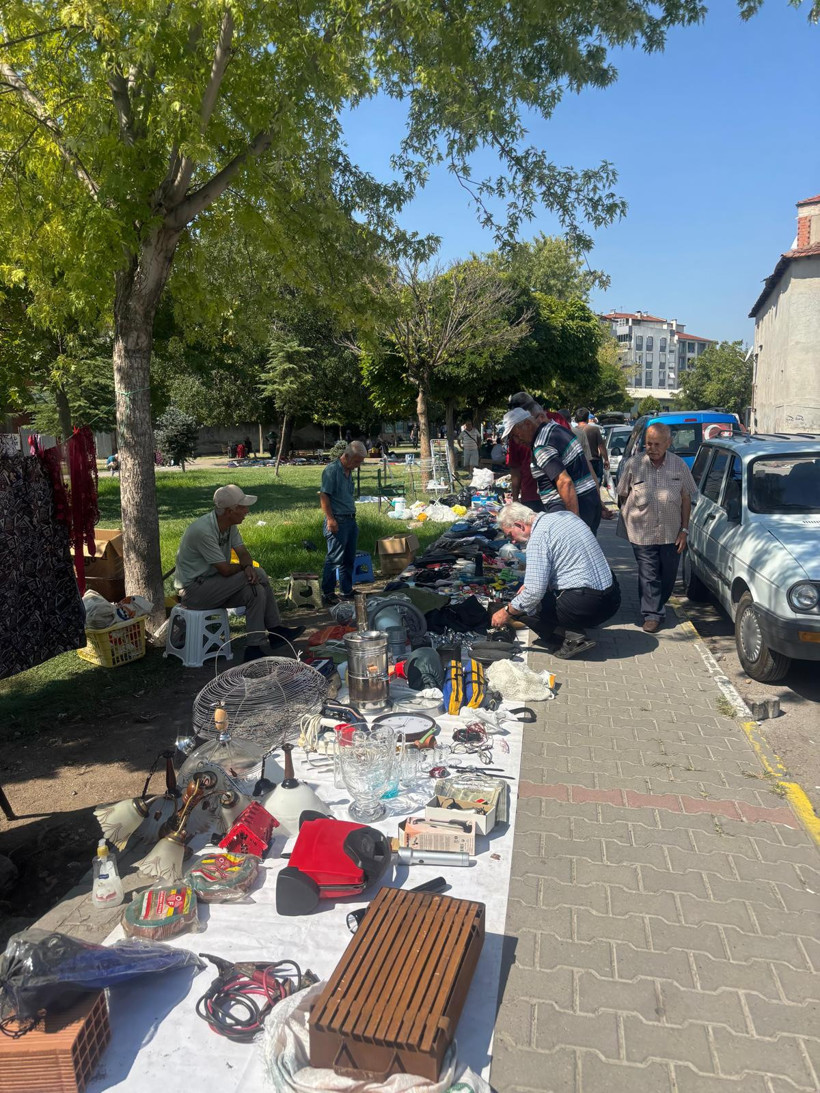 Balıkesir’de Bit Pazarı Parka Taştı