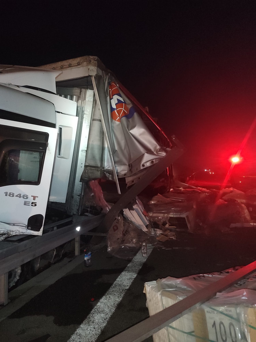 Balıkesir’de Tır ile Otomobil Çarpıştı: 1 Yaralı - 2. resim
