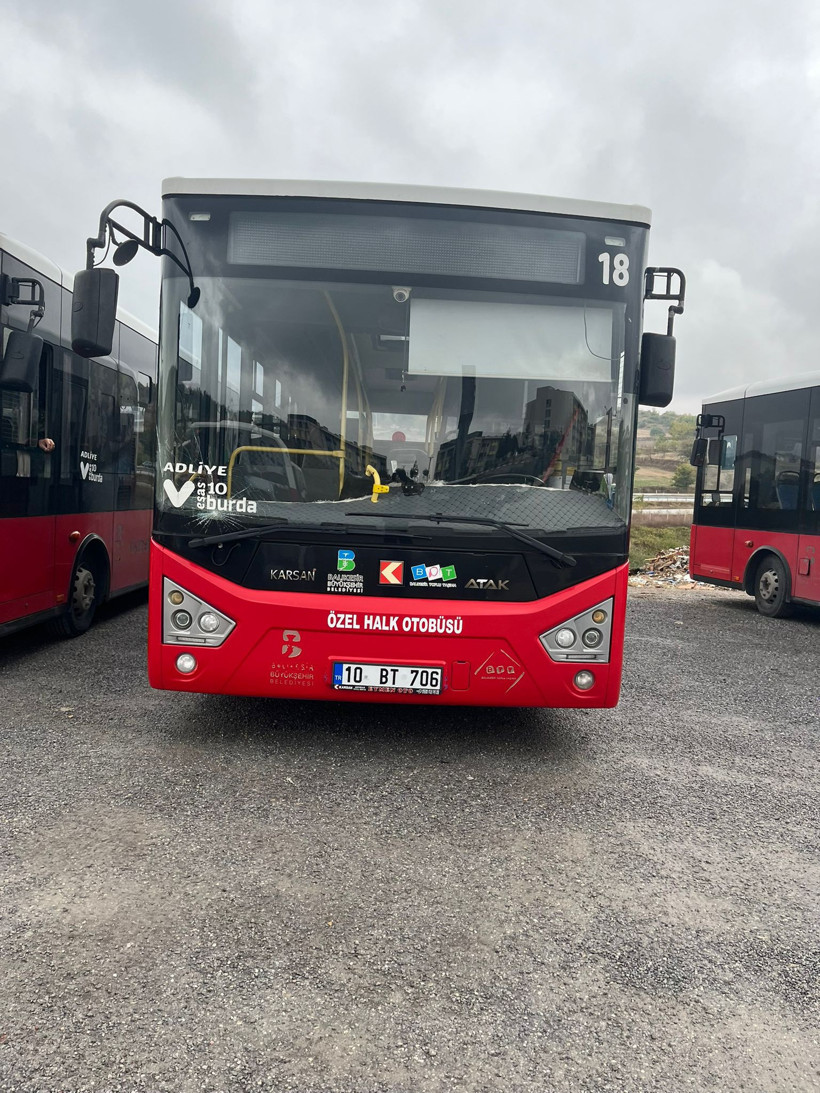 BAÜN Kampüsü’nde Otobüs Kazası: Öğrenci Yaralandı - 1. resim