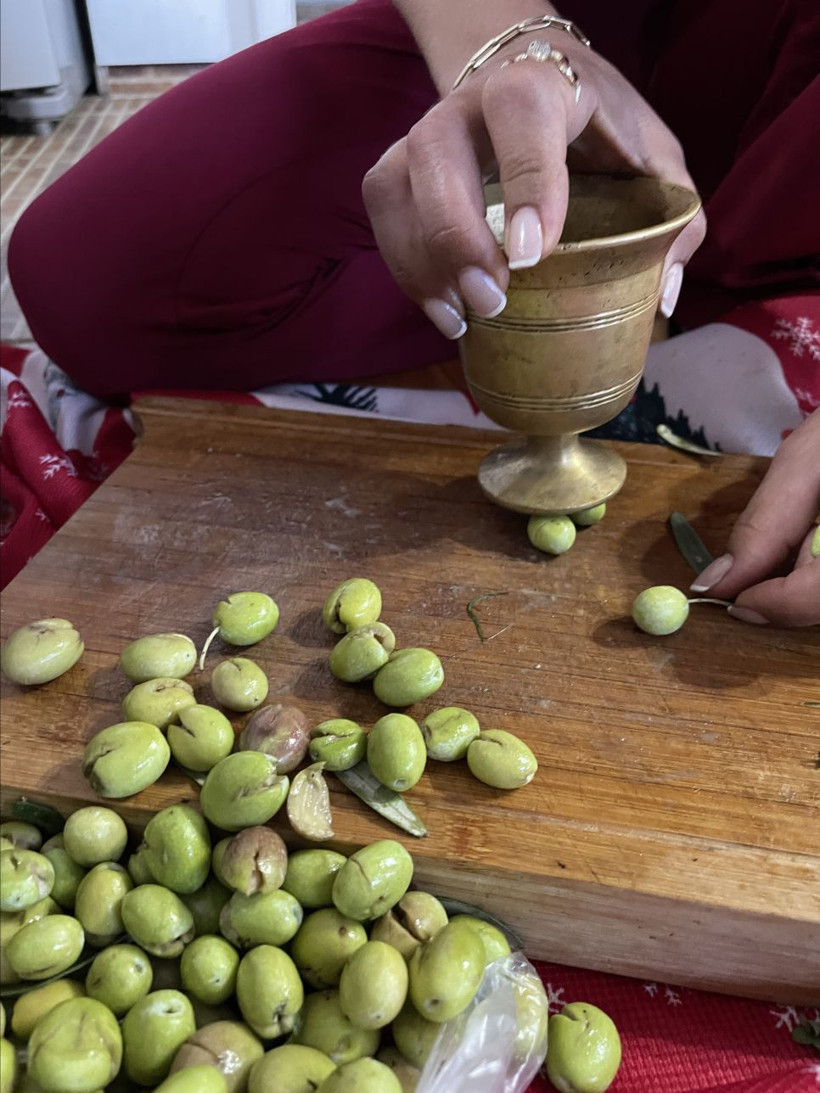 Kırma Zeytin Nasıl Yapılır? Edremit'te Taşla Takozla Kırılan Zeytin - 1. resim