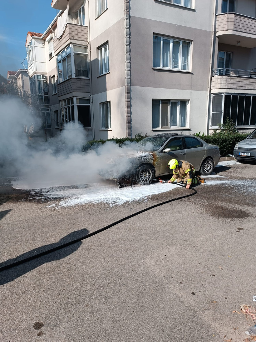 Gönen’de korku dolu dakikalar: Araca ani müdahale! - 2. resim
