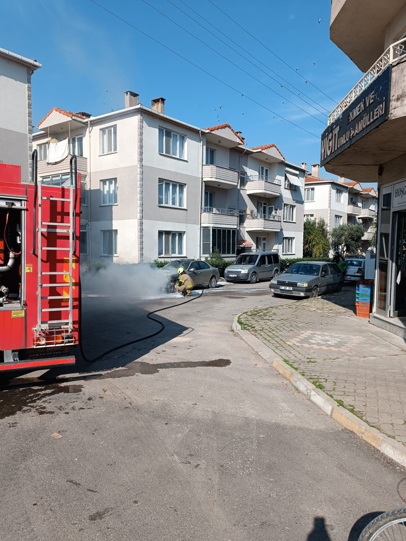 Gönen’de korku dolu dakikalar: Araca ani müdahale! - 1. resim