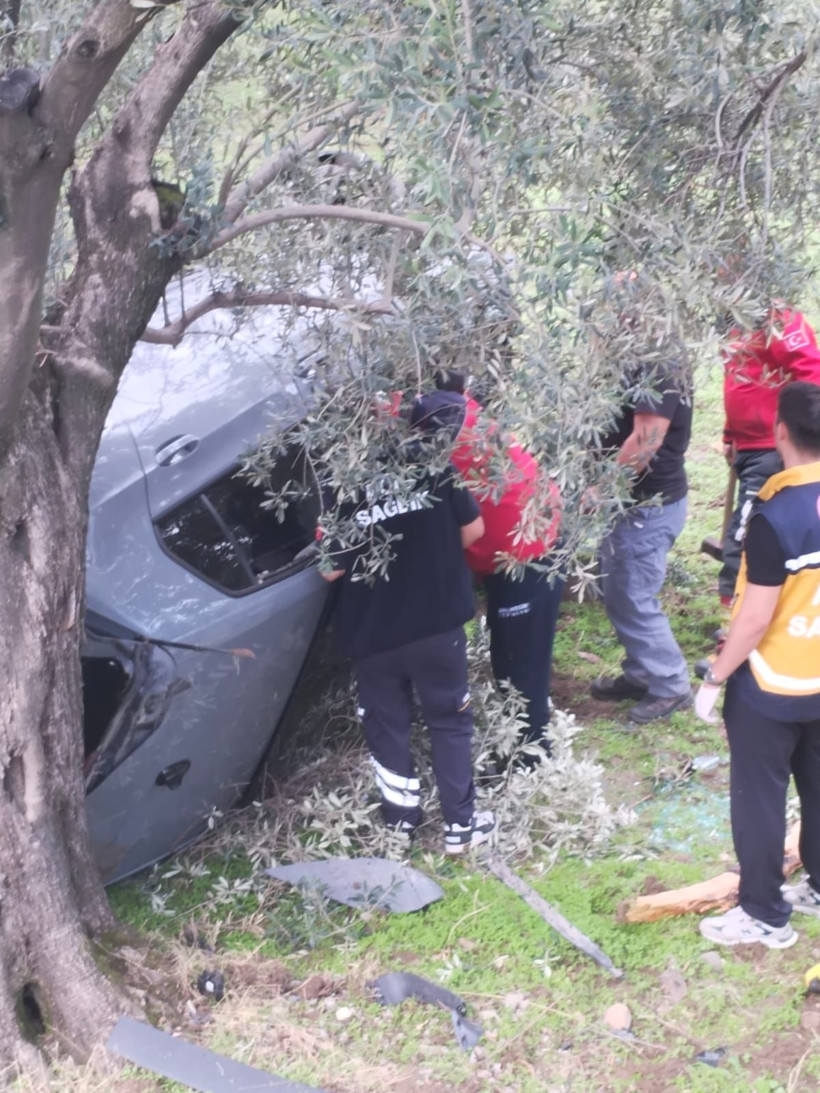 Balıkesir’de Tek Taraflı Kaza: 2 Kişi Yaralandı! - Resim: 3