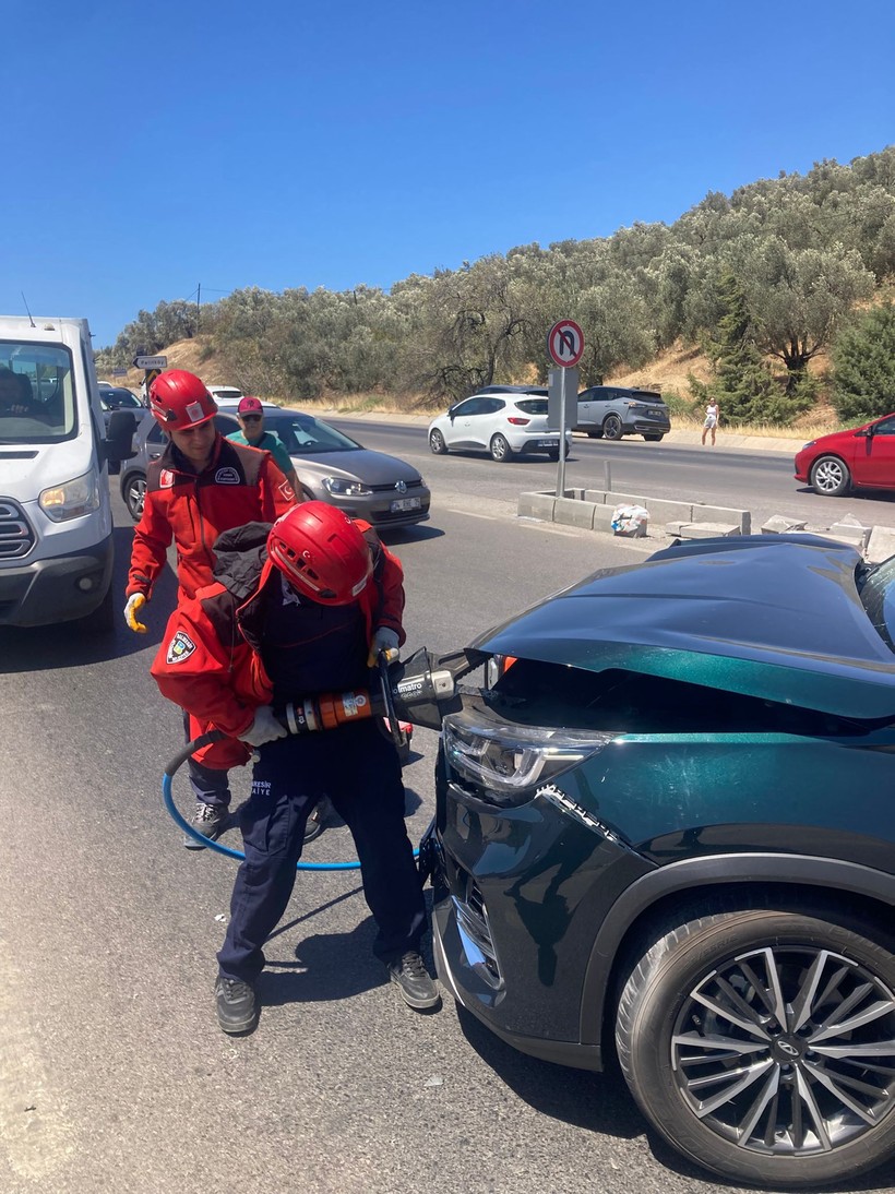 Burhaniye'de Zincirleme Trafik Kazası 1 Kişi Yaralandı