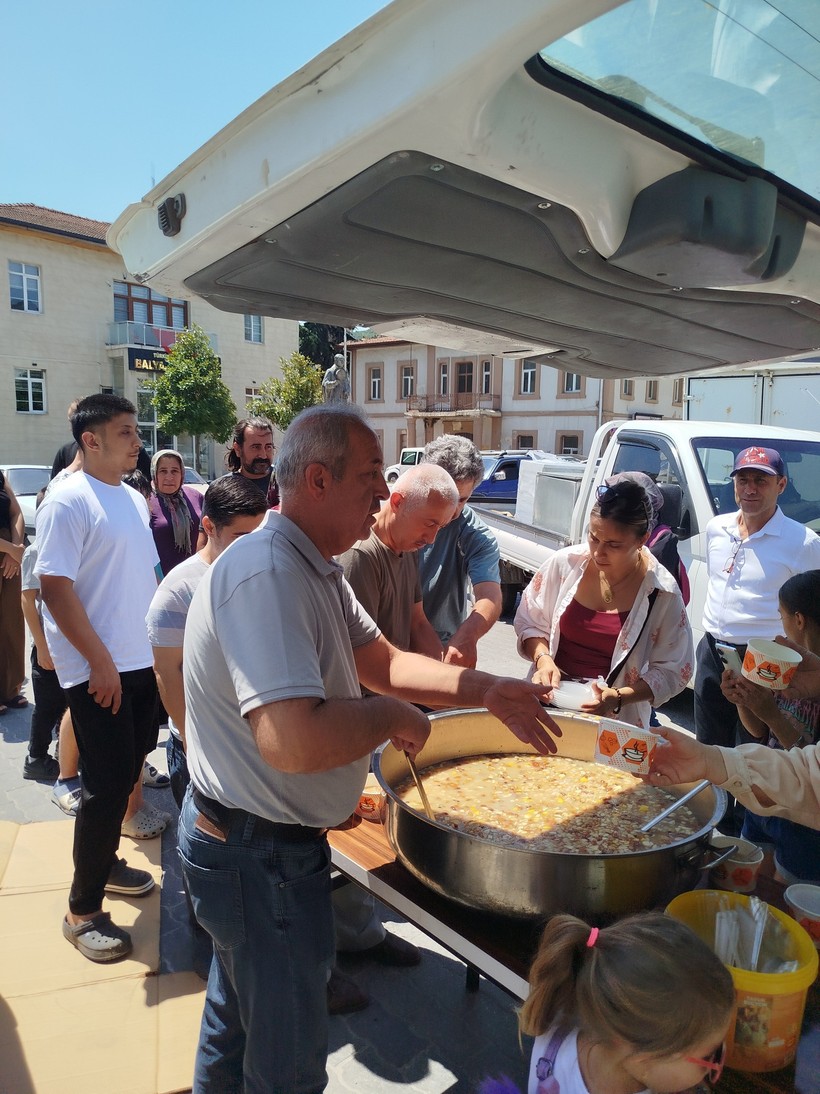 Balya’da 15 Temmuz Şehitleri İçin Aşure Hayrı Gerçekleştirildi