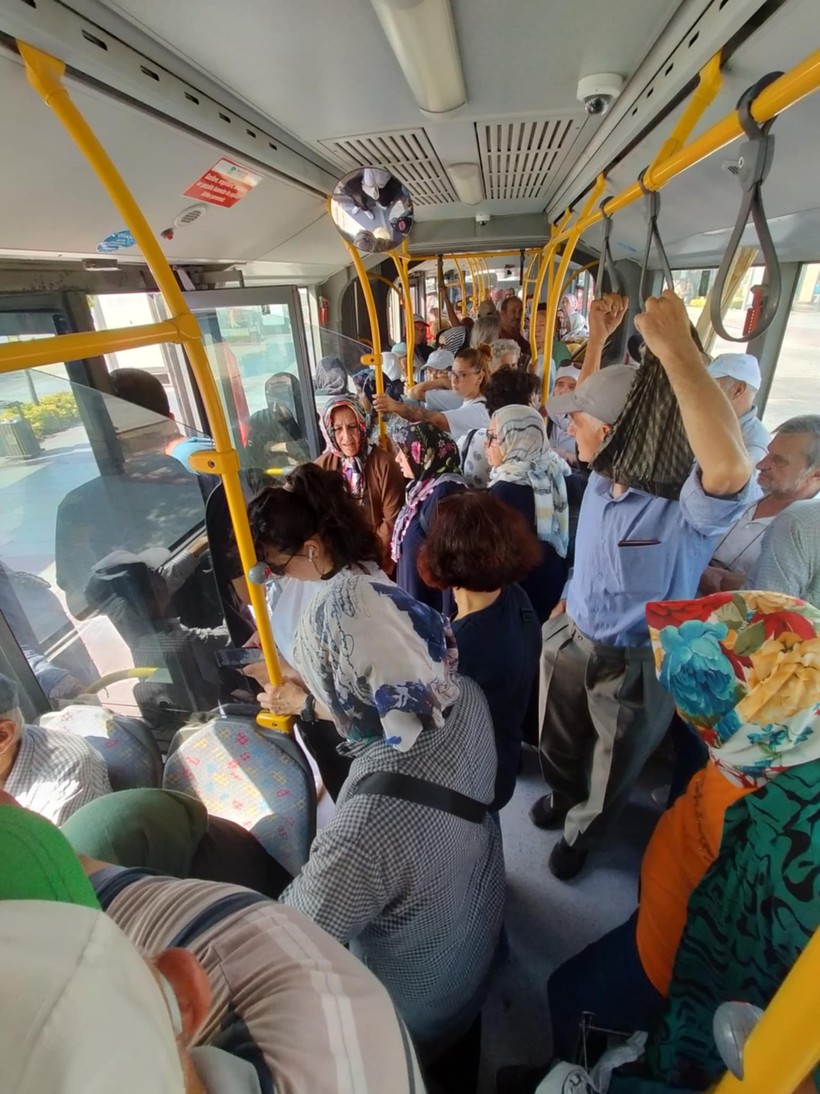 Çınarlıdere Mezarlığı Otobüsünde Yoğunluk Tepki Çekti