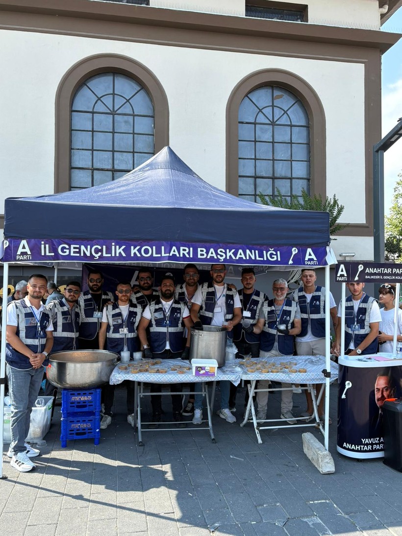  Anahtar Parti Balıkesir İl Gençlik Kolları’ndan Aşure Hayrı