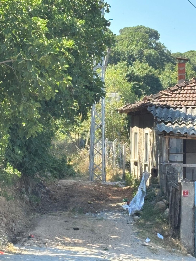 İddia O ki :Direk Yol Ortasına Kondu!