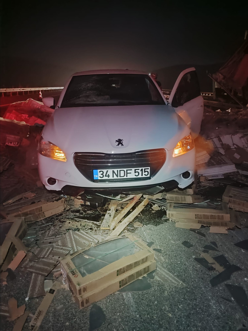 Balıkesir’de Tır ile Otomobil Çarpıştı: 1 Yaralı - 1. resim
