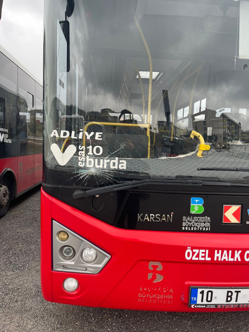 BAÜN Kampüsü’nde Otobüs Kazası: Öğrenci Yaralandı - 2. resim