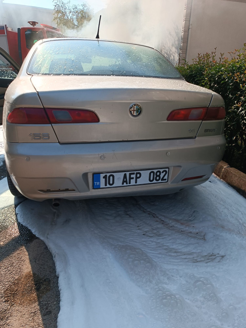 Gönen’de korku dolu dakikalar: Araca ani müdahale! - 3. resim