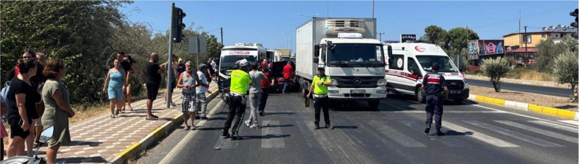 Edremit’te Bir Kaza Daha: Zincirleme Trafik Kazasında Sürücü Araçta Sıkıştı - Resim: 3