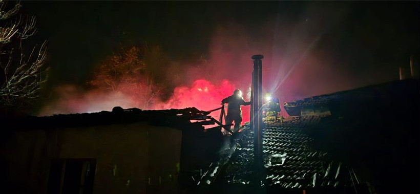 Balıkesir Susurluk’ta Çatı Yangını Korkuttu