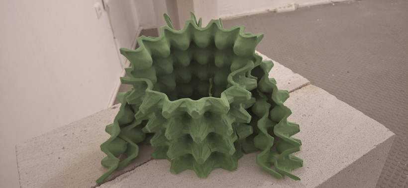 Kromatik Diyaloglar: Ayşe Canbolat’tan viyol ve kadın temalı seramik yolculuğu - Resim: 6