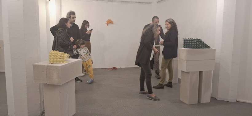 Kromatik Diyaloglar: Ayşe Canbolat’tan viyol ve kadın temalı seramik yolculuğu - Resim: 5