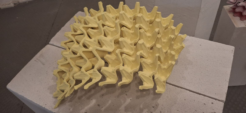 Kromatik Diyaloglar: Ayşe Canbolat’tan viyol ve kadın temalı seramik yolculuğu - Resim: 4