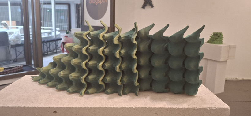 Kromatik Diyaloglar: Ayşe Canbolat’tan viyol ve kadın temalı seramik yolculuğu - Resim: 9