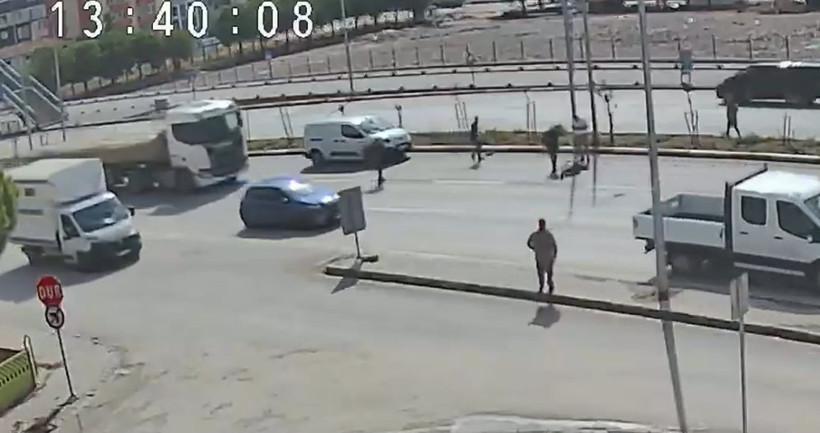 Bandırma’da Dehşet Anları! Yaşlı Adam Metrelerce Savruldu - 2. resim