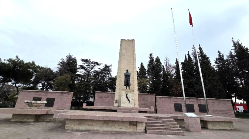 Balıkesir Atatürk Anıtı'nda Kimlerin İmzası Var? - Resim: 6